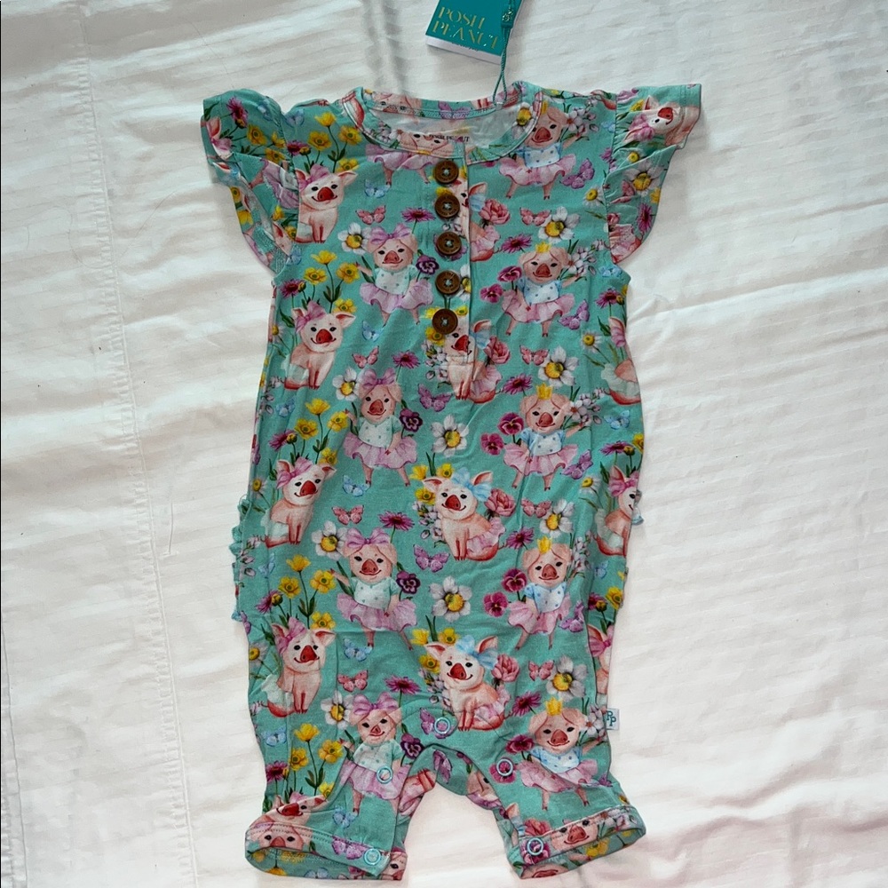 Posh Peanut 
MISSY 
HENLEY Short Sleeve Ruffled Romper 
12-18 mo
Pigs!